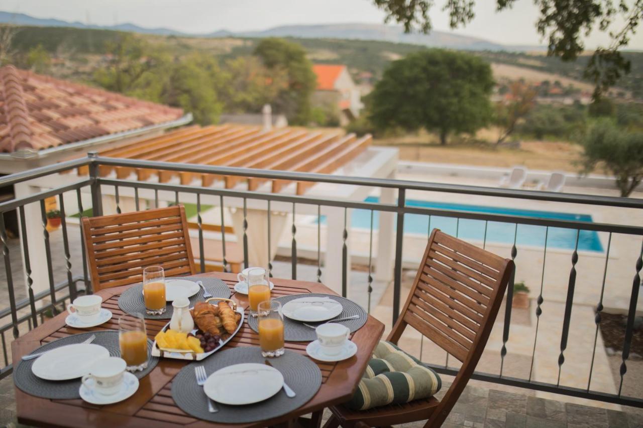 Vuki Villa *