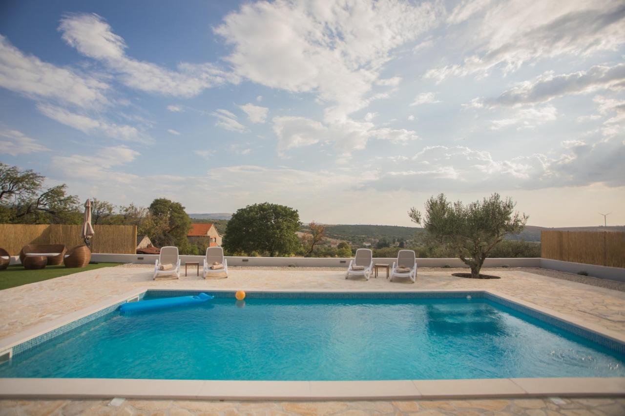 Vuki Villa *