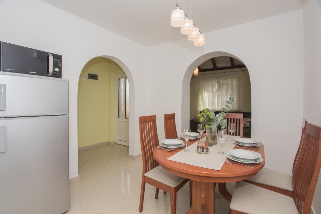 Vuki Villa *